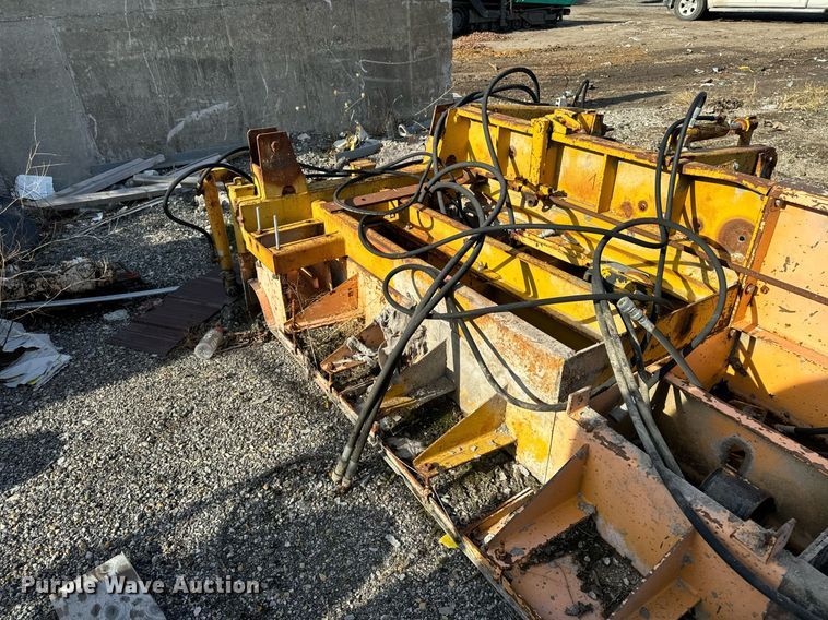 image for item DW2444 1987 Gomaco GP-2000 slip form paver