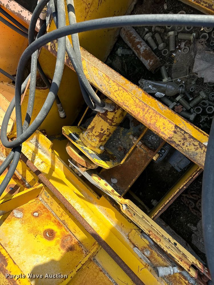 image for item DW2444 1987 Gomaco GP-2000 slip form paver