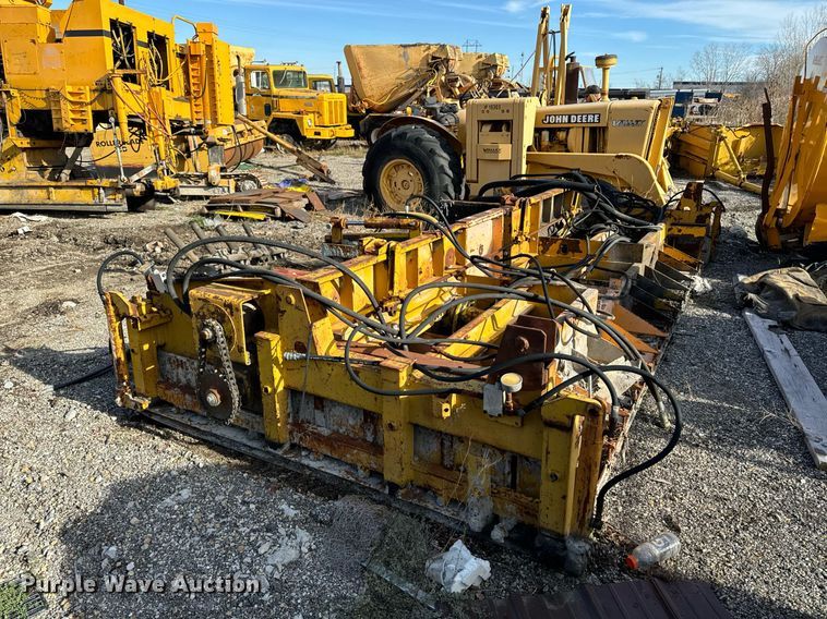 image for item DW2444 1987 Gomaco GP-2000 slip form paver