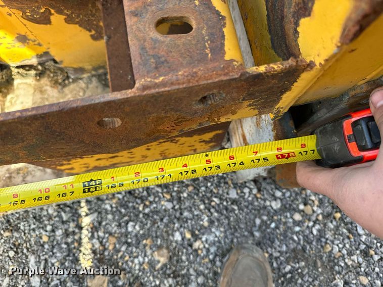 image for item DW2444 1987 Gomaco GP-2000 slip form paver