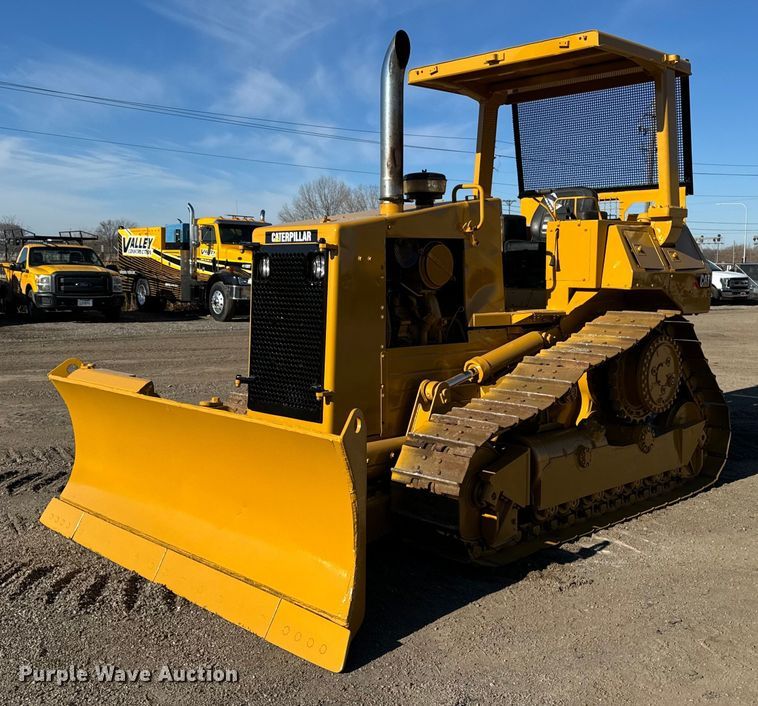 image for item DW2445 1986 Caterpillar D4H dozer