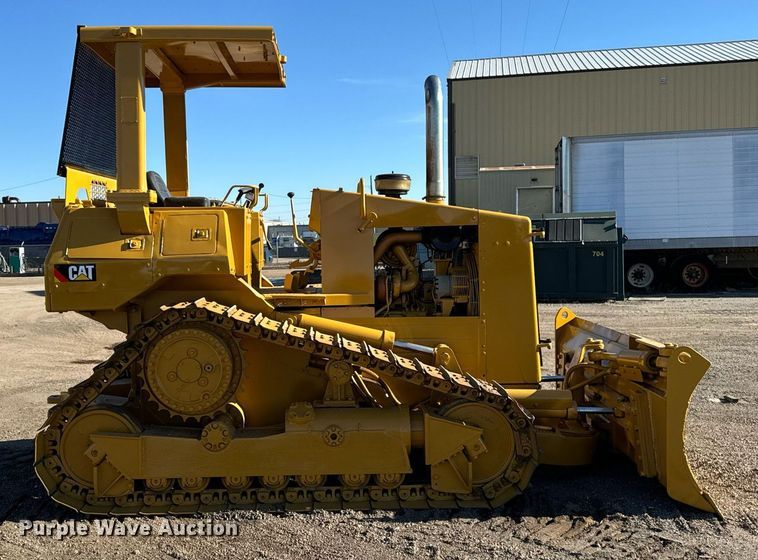 image for item DW2445 1986 Caterpillar D4H dozer