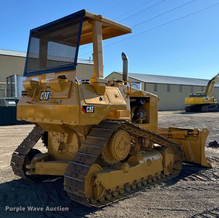 image for item DW2445 1986 Caterpillar D4H dozer
