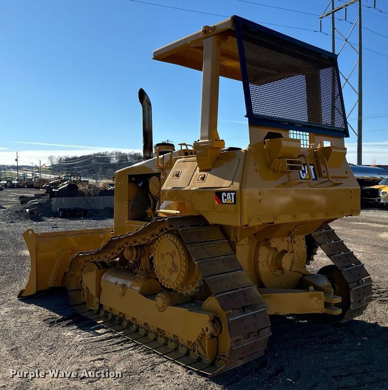 image for item DW2445 1986 Caterpillar D4H dozer