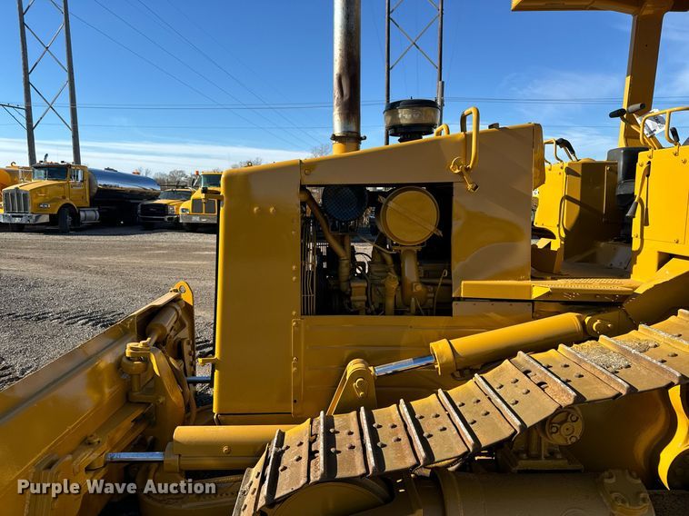 image for item DW2445 1986 Caterpillar D4H dozer