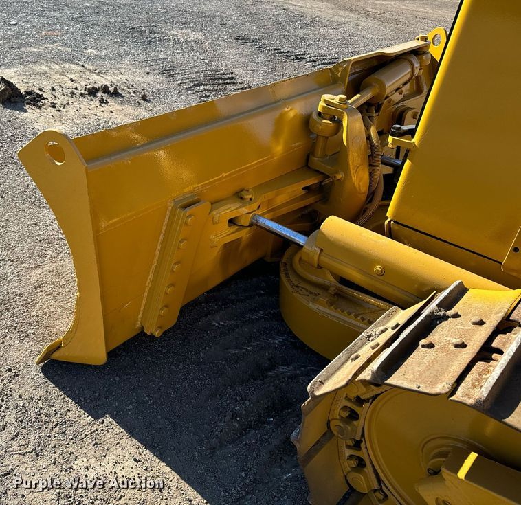image for item DW2445 1986 Caterpillar D4H dozer