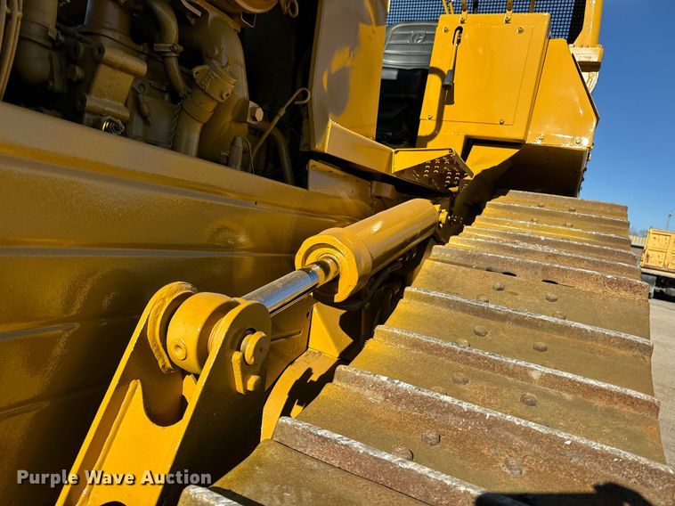 image for item DW2445 1986 Caterpillar D4H dozer