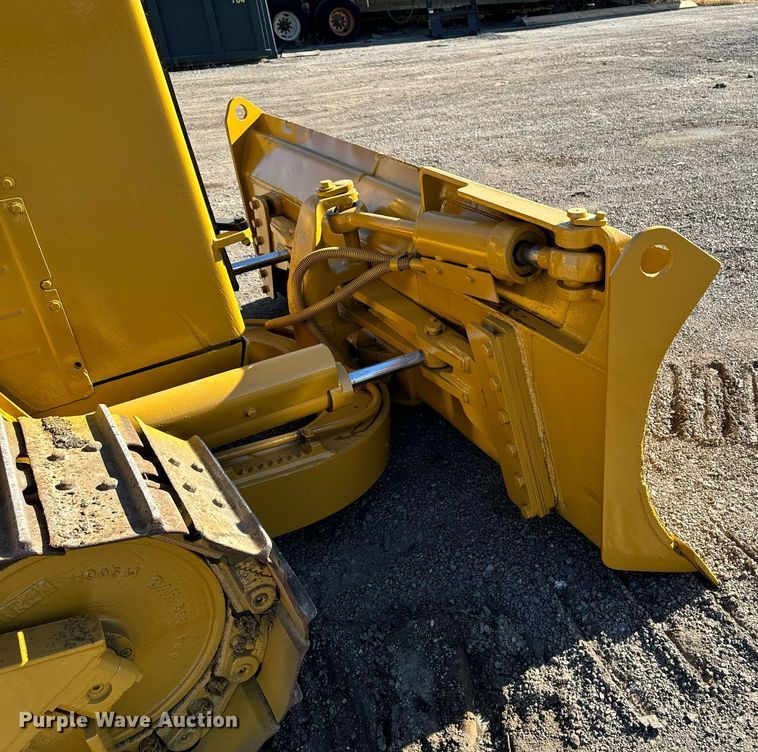 image for item DW2445 1986 Caterpillar D4H dozer