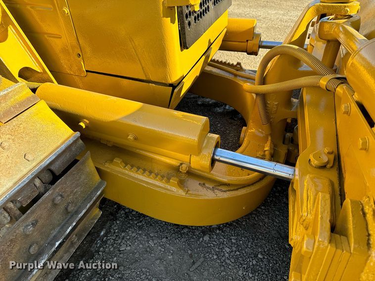 image for item DW2445 1986 Caterpillar D4H dozer