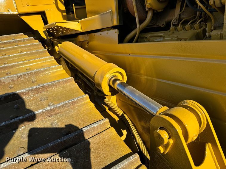image for item DW2445 1986 Caterpillar D4H dozer