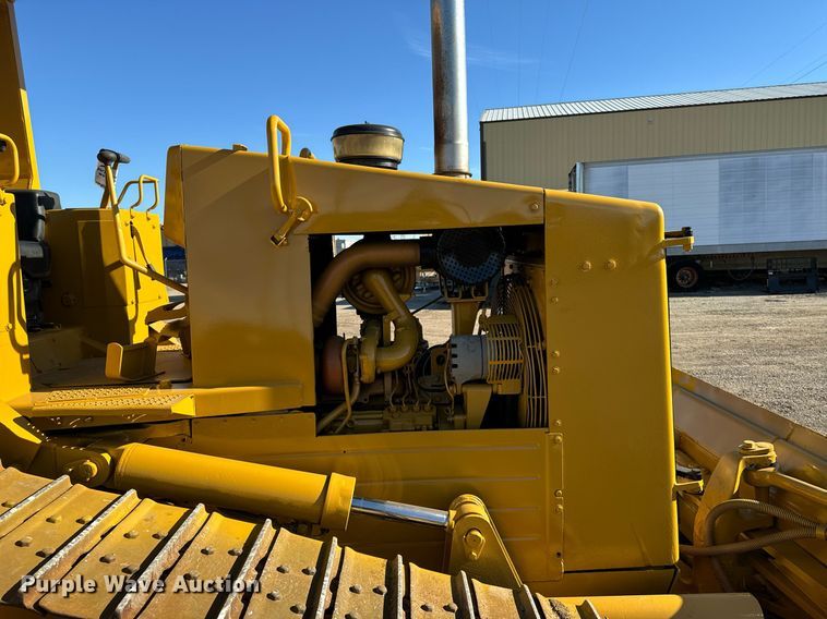 image for item DW2445 1986 Caterpillar D4H dozer