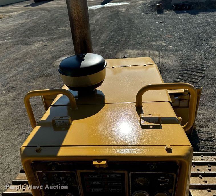 image for item DW2445 1986 Caterpillar D4H dozer