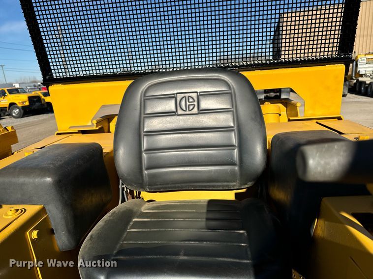 image for item DW2445 1986 Caterpillar D4H dozer