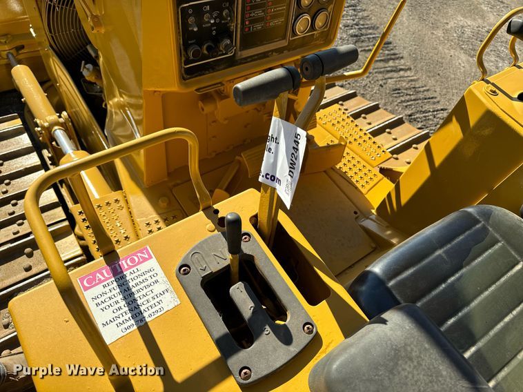 image for item DW2445 1986 Caterpillar D4H dozer