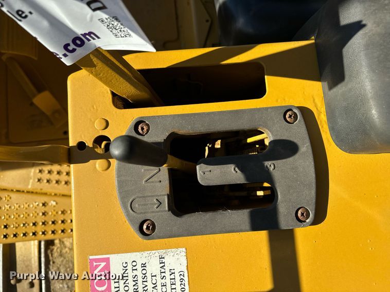 image for item DW2445 1986 Caterpillar D4H dozer