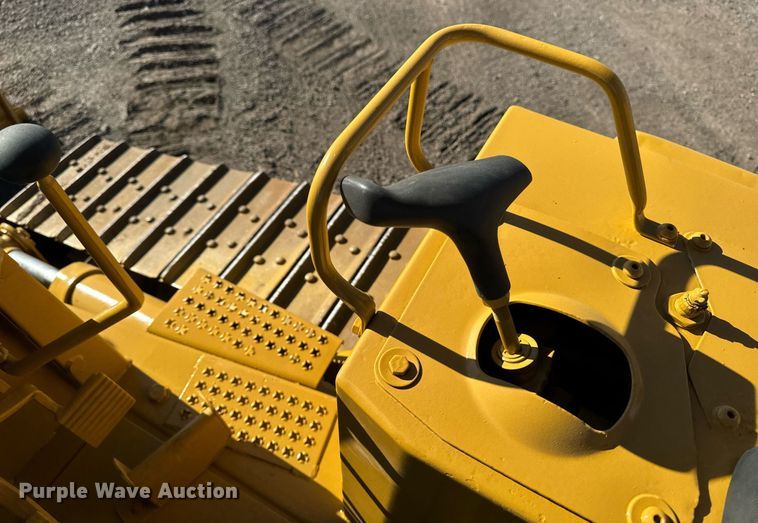 image for item DW2445 1986 Caterpillar D4H dozer