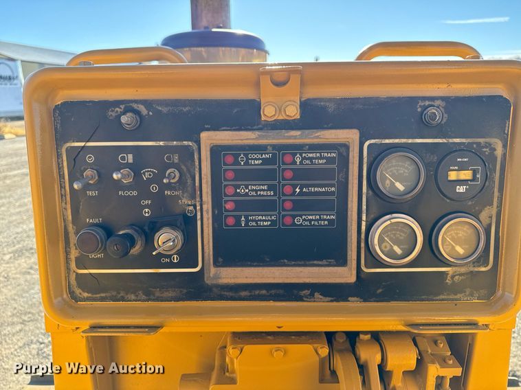 image for item DW2445 1986 Caterpillar D4H dozer