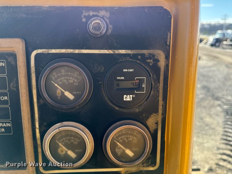 image for item DW2445 1986 Caterpillar D4H dozer