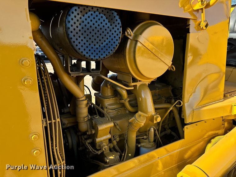 image for item DW2445 1986 Caterpillar D4H dozer