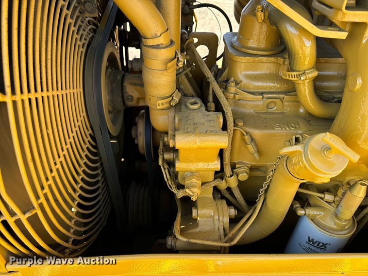 image for item DW2445 1986 Caterpillar D4H dozer