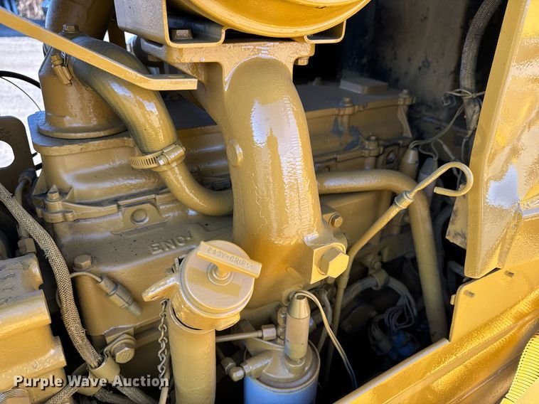 image for item DW2445 1986 Caterpillar D4H dozer