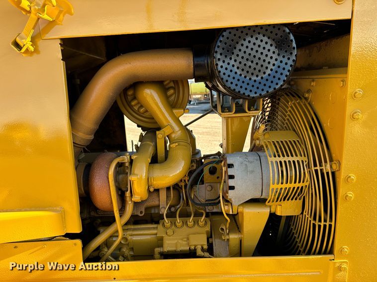 image for item DW2445 1986 Caterpillar D4H dozer