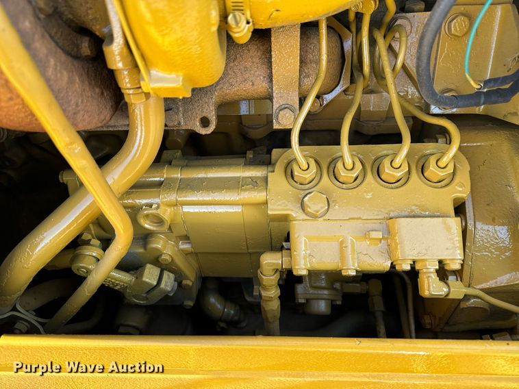 image for item DW2445 1986 Caterpillar D4H dozer