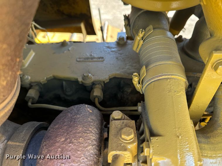 image for item DW2445 1986 Caterpillar D4H dozer