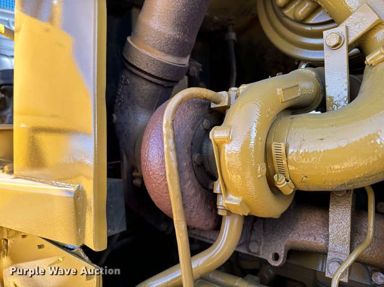 image for item DW2445 1986 Caterpillar D4H dozer