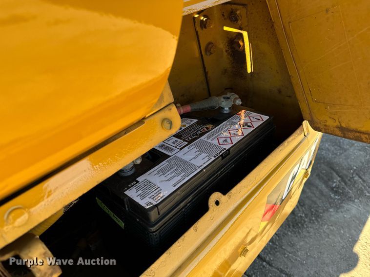 image for item DW2445 1986 Caterpillar D4H dozer