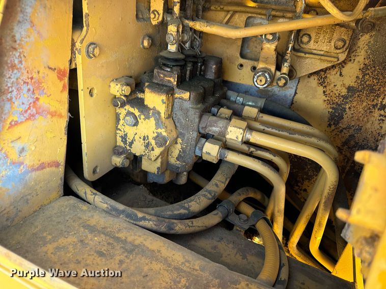 image for item DW2445 1986 Caterpillar D4H dozer