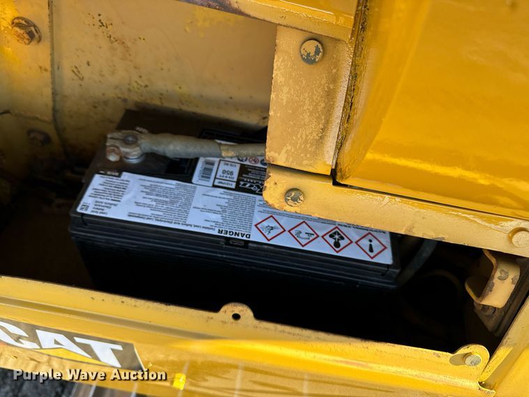 image for item DW2445 1986 Caterpillar D4H dozer