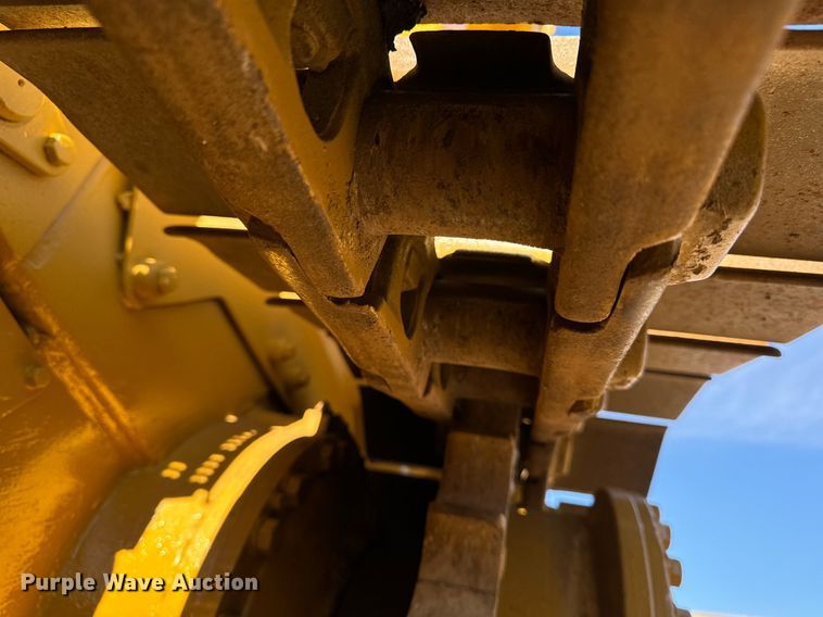 image for item DW2445 1986 Caterpillar D4H dozer