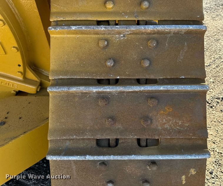 image for item DW2445 1986 Caterpillar D4H dozer