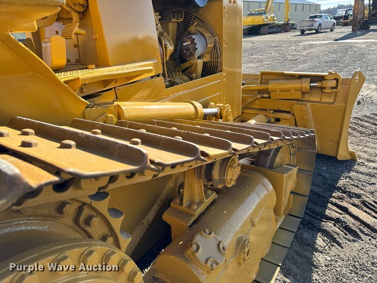 image for item DW2445 1986 Caterpillar D4H dozer