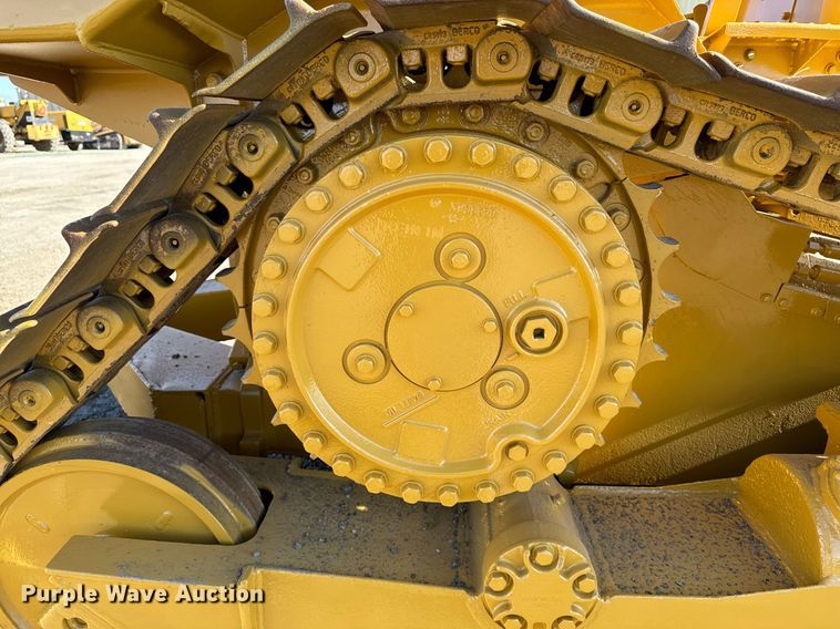 image for item DW2445 1986 Caterpillar D4H dozer