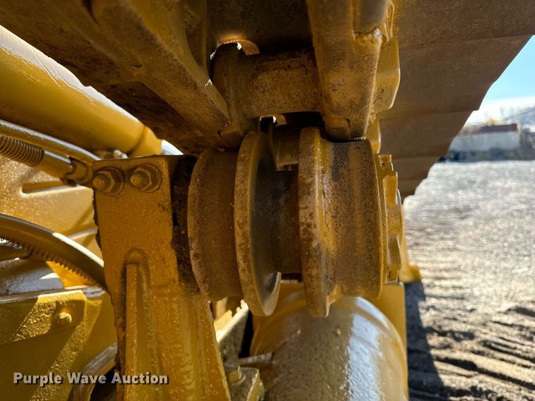 image for item DW2445 1986 Caterpillar D4H dozer