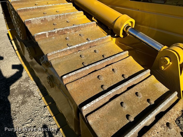 image for item DW2445 1986 Caterpillar D4H dozer