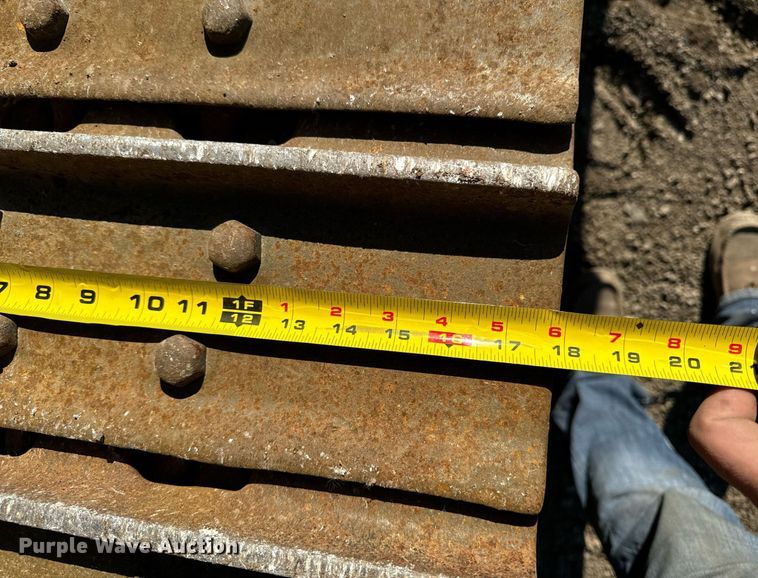 image for item DW2445 1986 Caterpillar D4H dozer