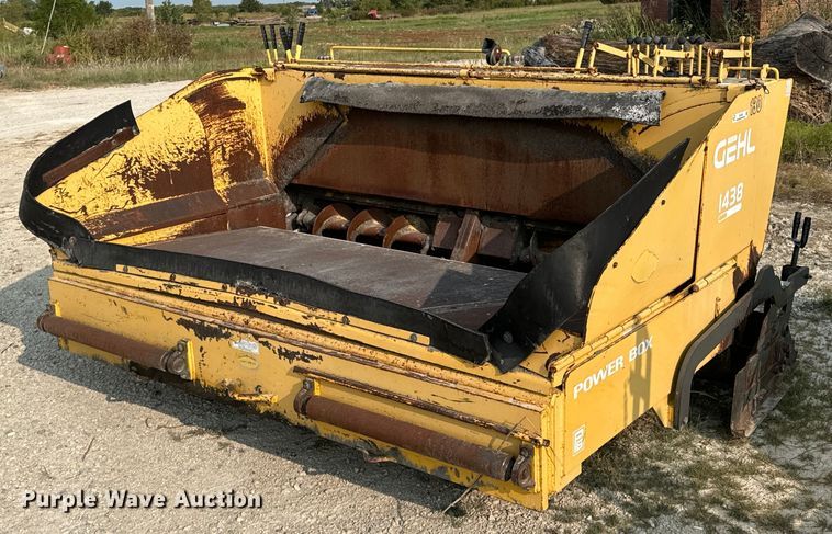 image for item DX1265 1999 Gehl 1438 paver