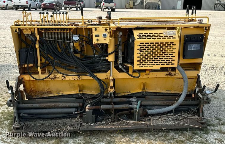 image for item DX1265 1999 Gehl 1438 paver