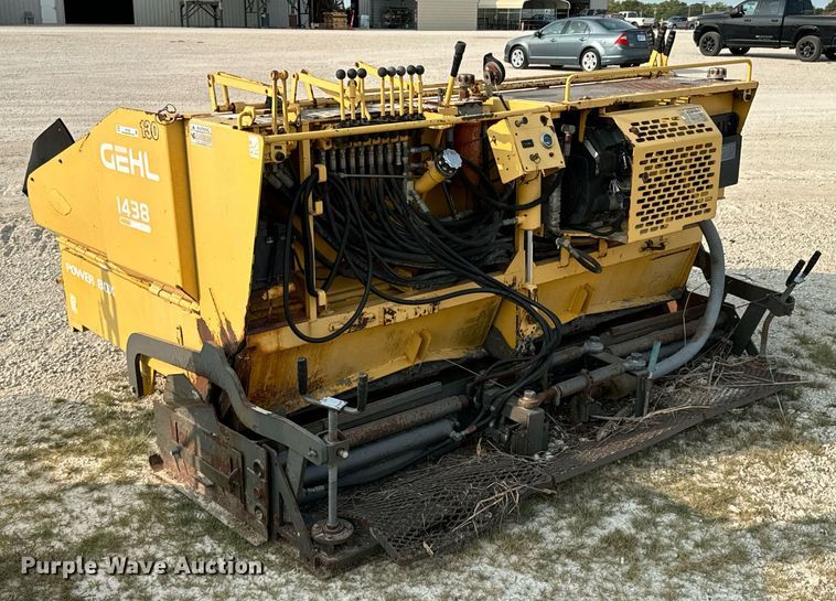 image for item DX1265 1999 Gehl 1438 paver