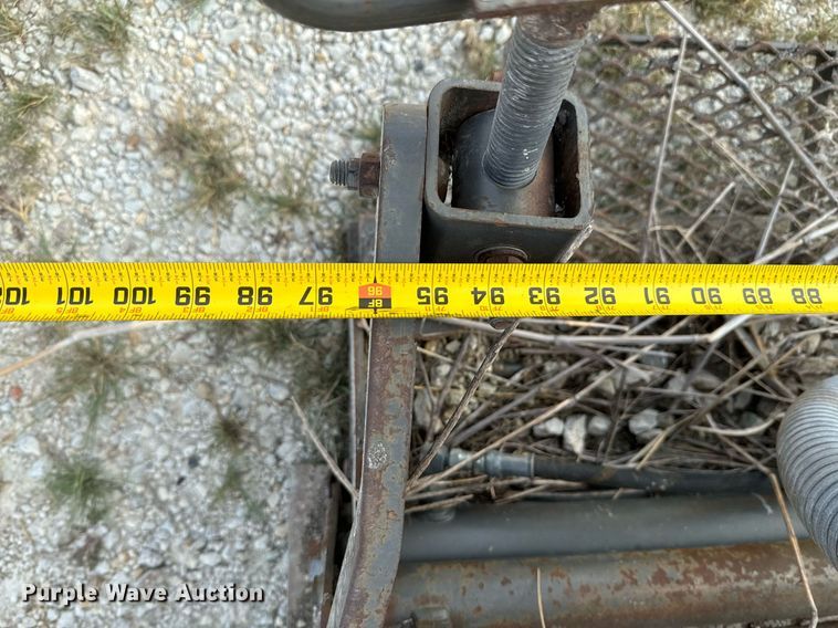 image for item DX1265 1999 Gehl 1438 paver