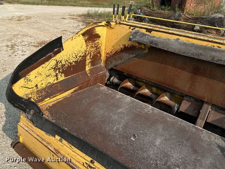 image for item DX1265 1999 Gehl 1438 paver