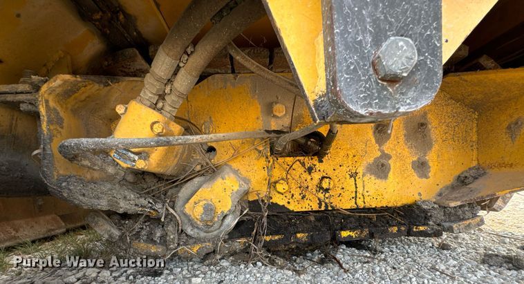 image for item DX1265 1999 Gehl 1438 paver