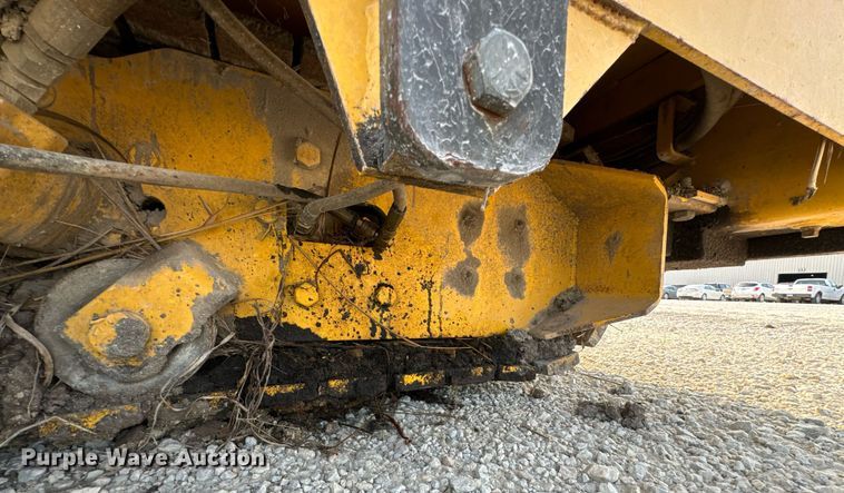 image for item DX1265 1999 Gehl 1438 paver