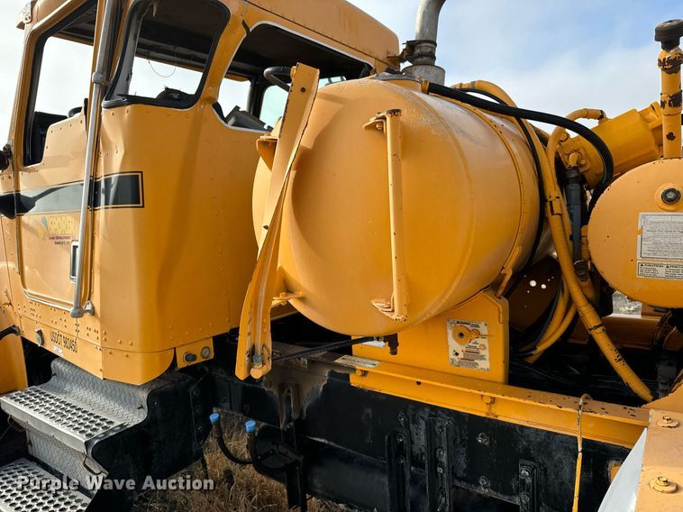 image for item DX3810 2000 Kenworth W900 ready mix truck