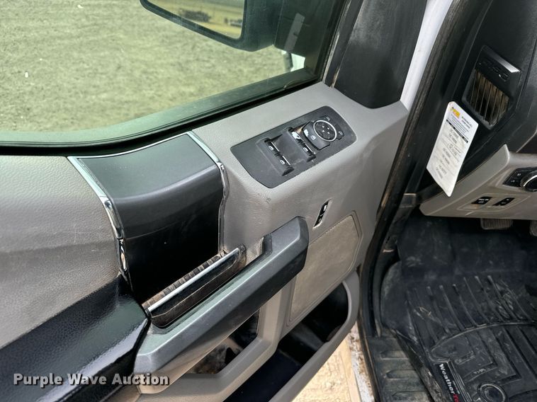 image for item DX3811 2018 Ford F150 SuperCab pickup truck