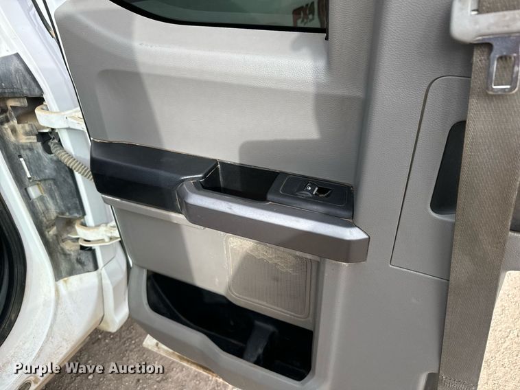 image for item DX3811 2018 Ford F150 SuperCab pickup truck