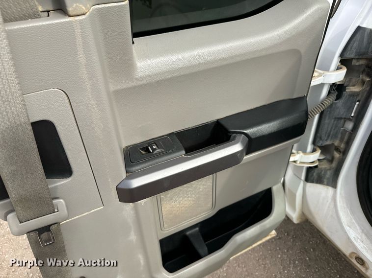 image for item DX3811 2018 Ford F150 SuperCab pickup truck